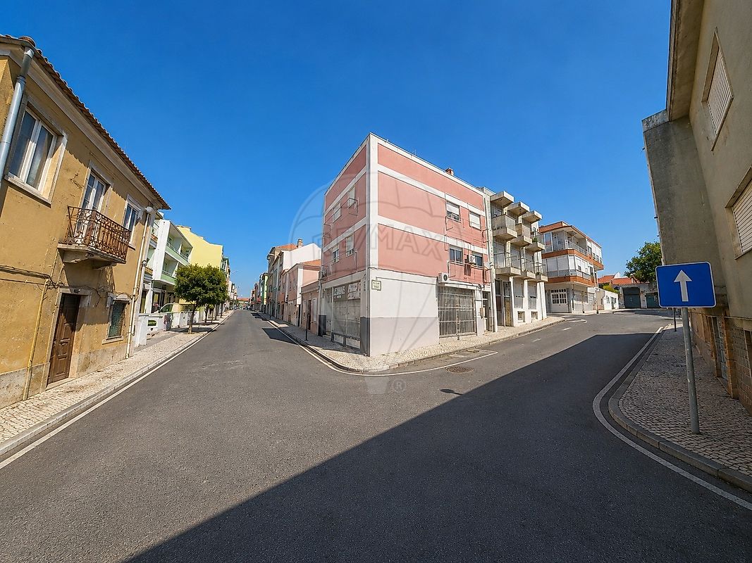 Apartamento à venda em Amadora
