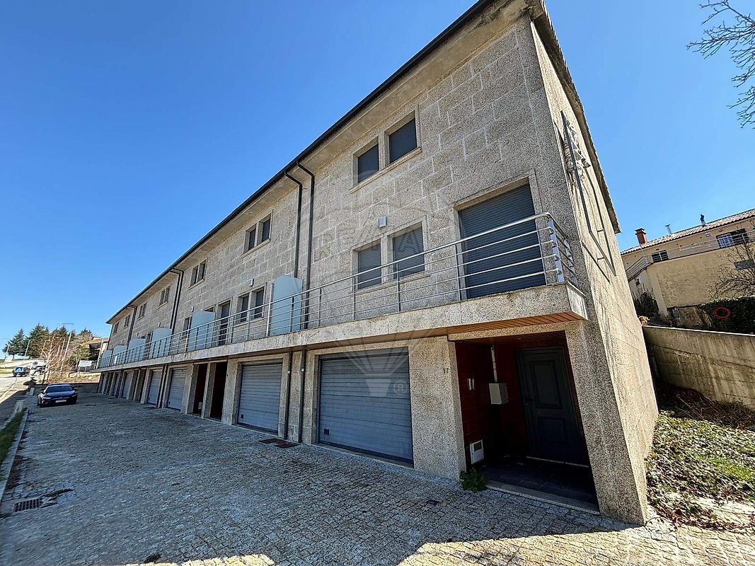 Moradia T4 à venda em Montalegre