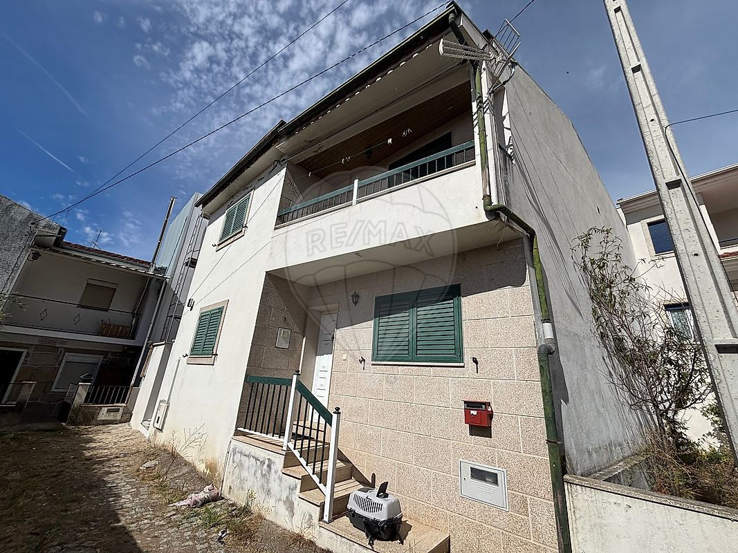 Apartamento T4 à venda em Chaves