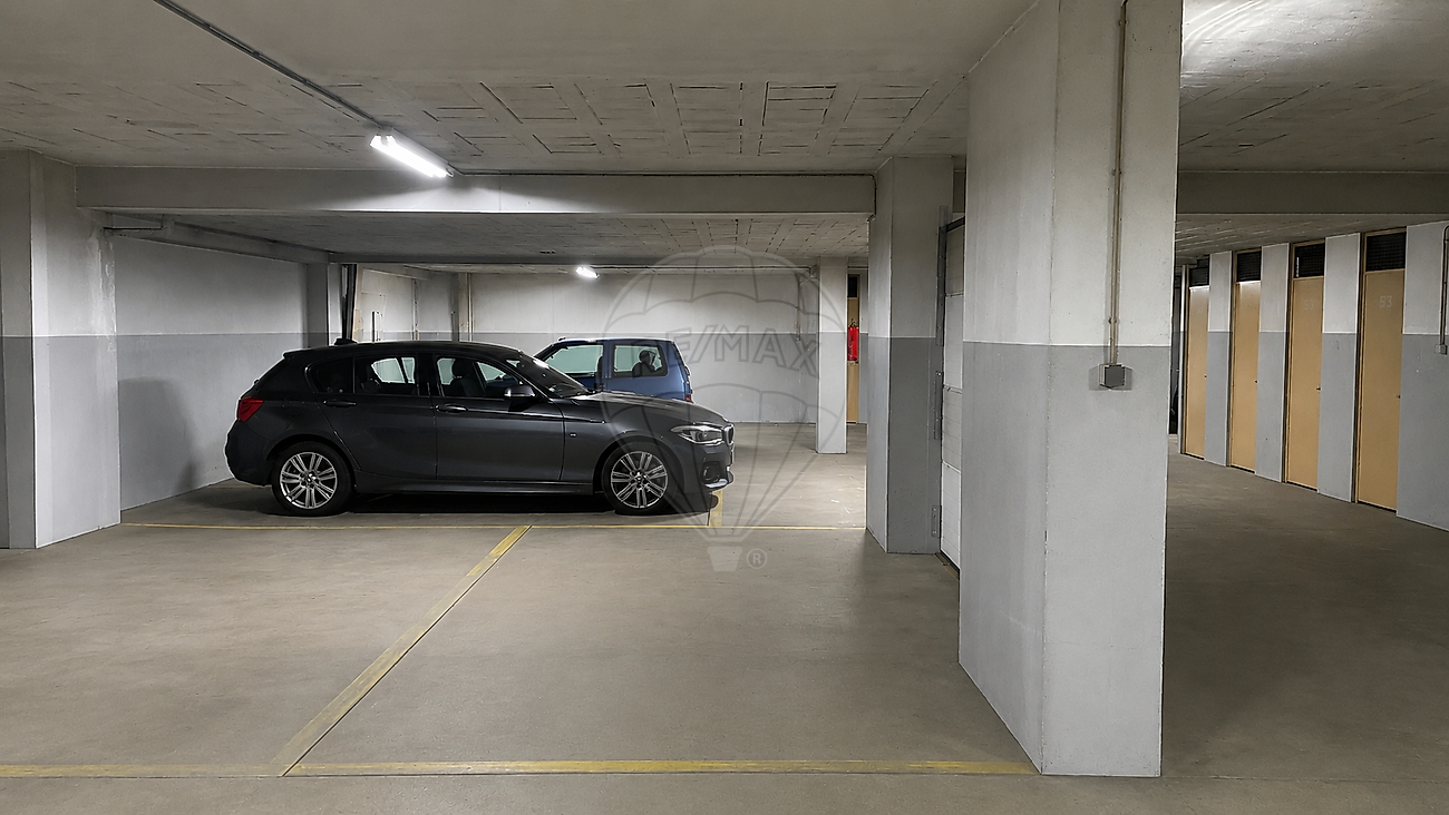 Garagem à venda em Maia