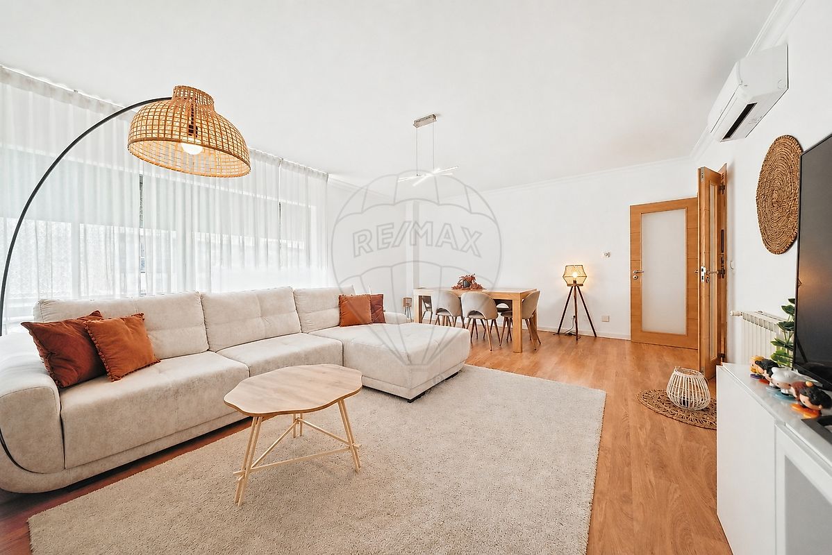 Apartamento T2 em Vialonga, €360.000