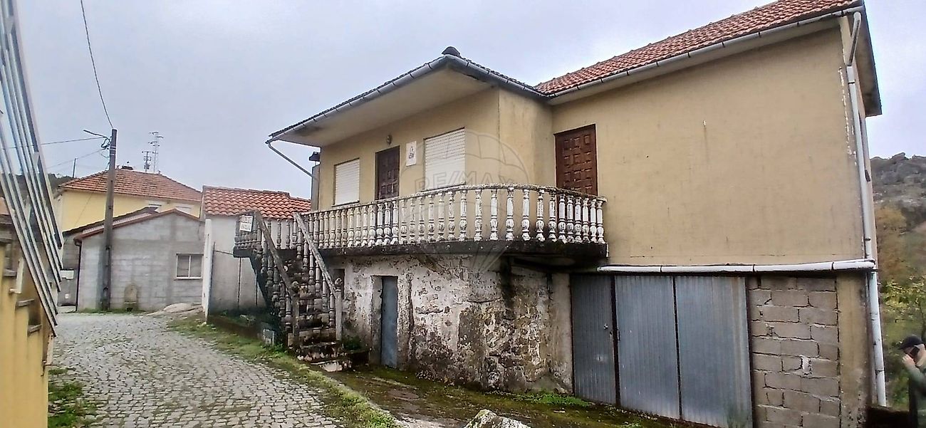 Moradia - Ovadas e Panchorra, Resende, Viseu
