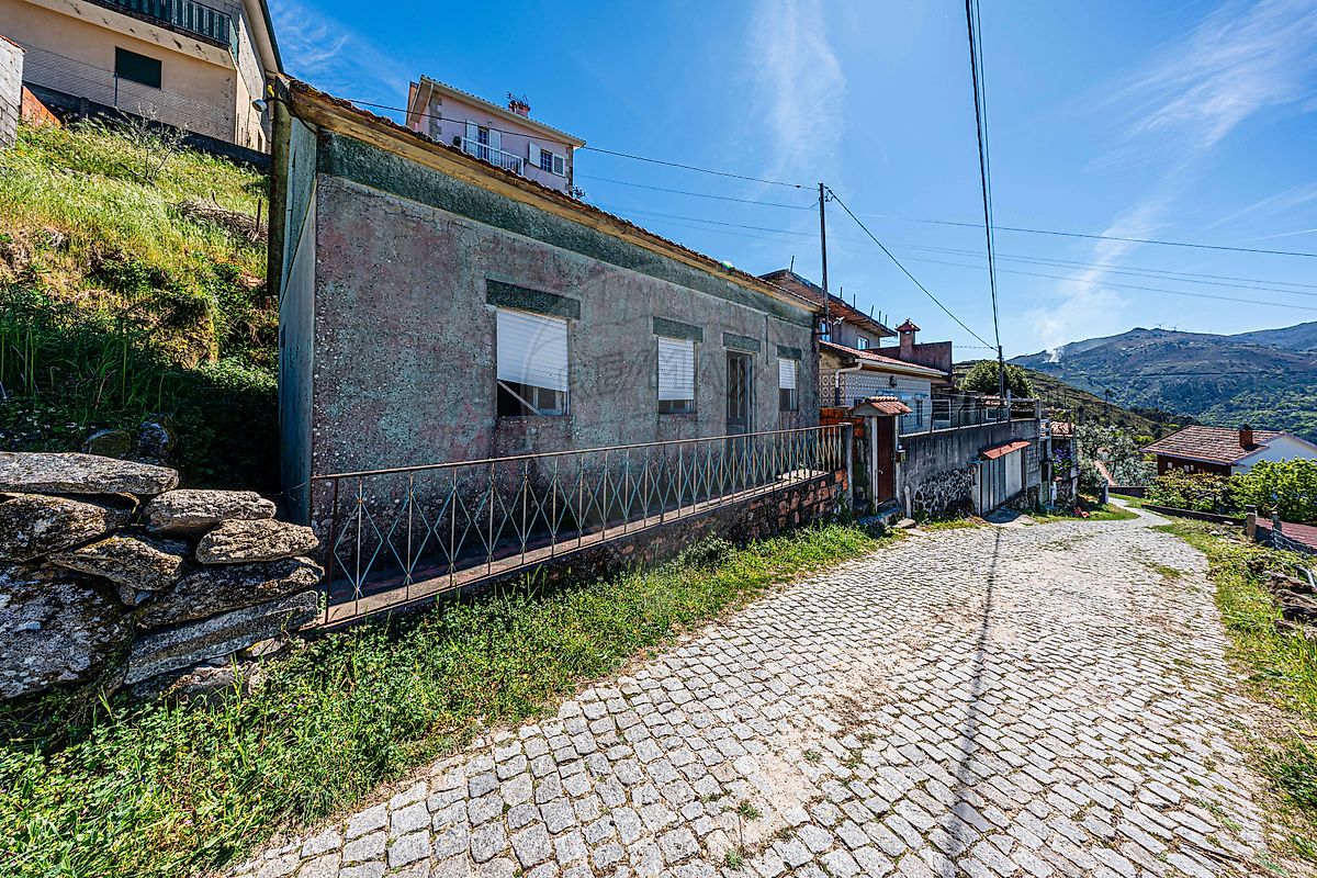 Moradia - Ferreiros de Tendais, Cinfães, Viseu