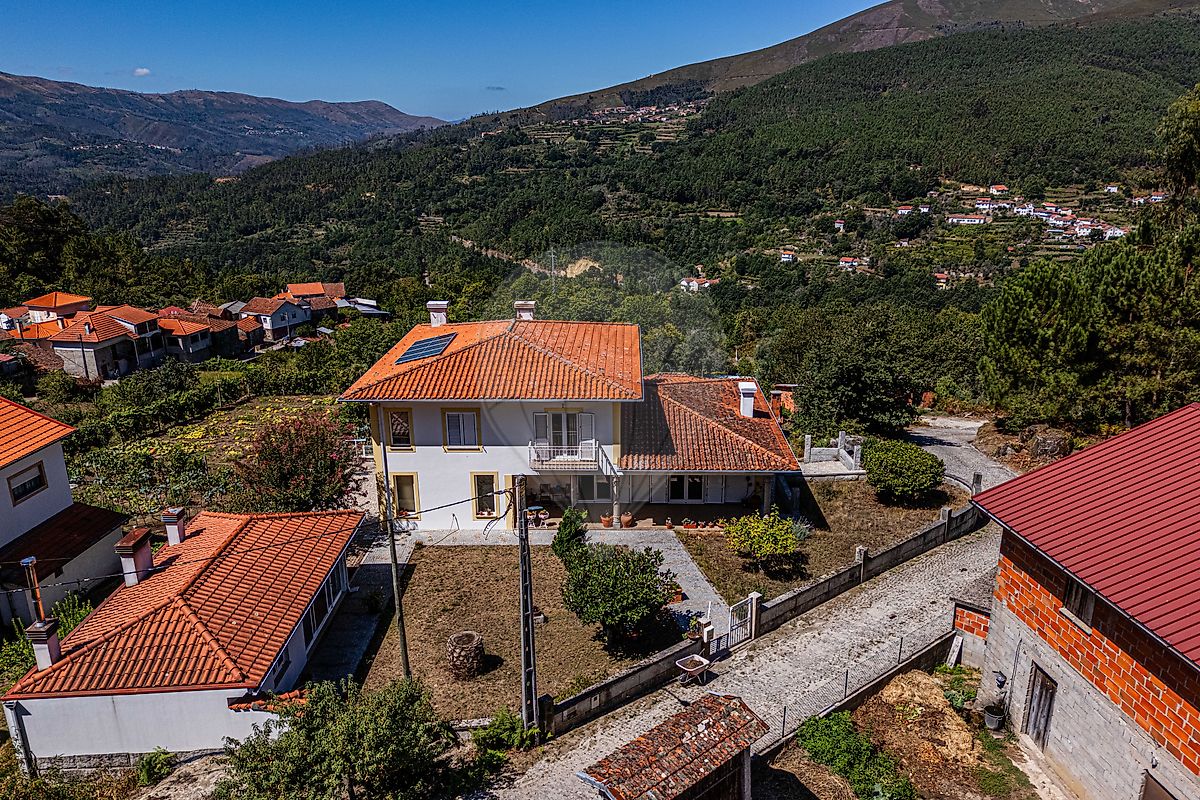 Moradia T4 - Reriz e Gafanhão, Castro Daire, Viseu