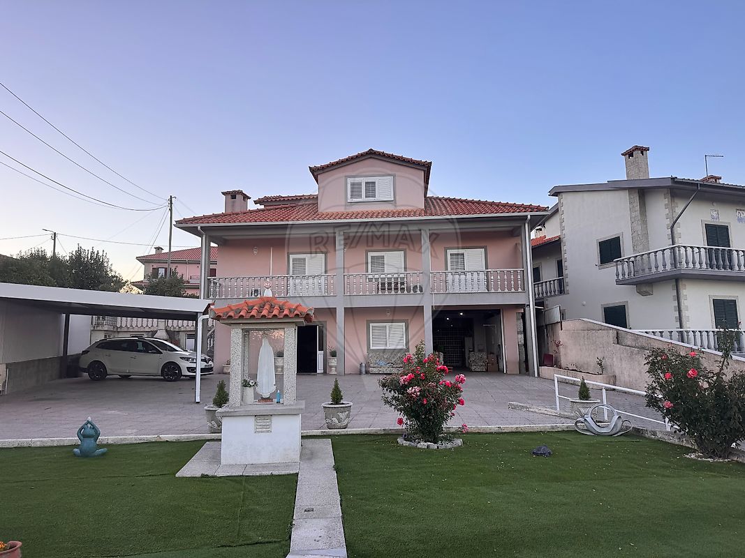 Apartamento T5 à venda em Lamego