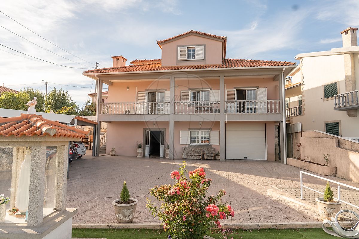 Moradia T5 em Cepões, Meijinhos e Melcões, €369.000