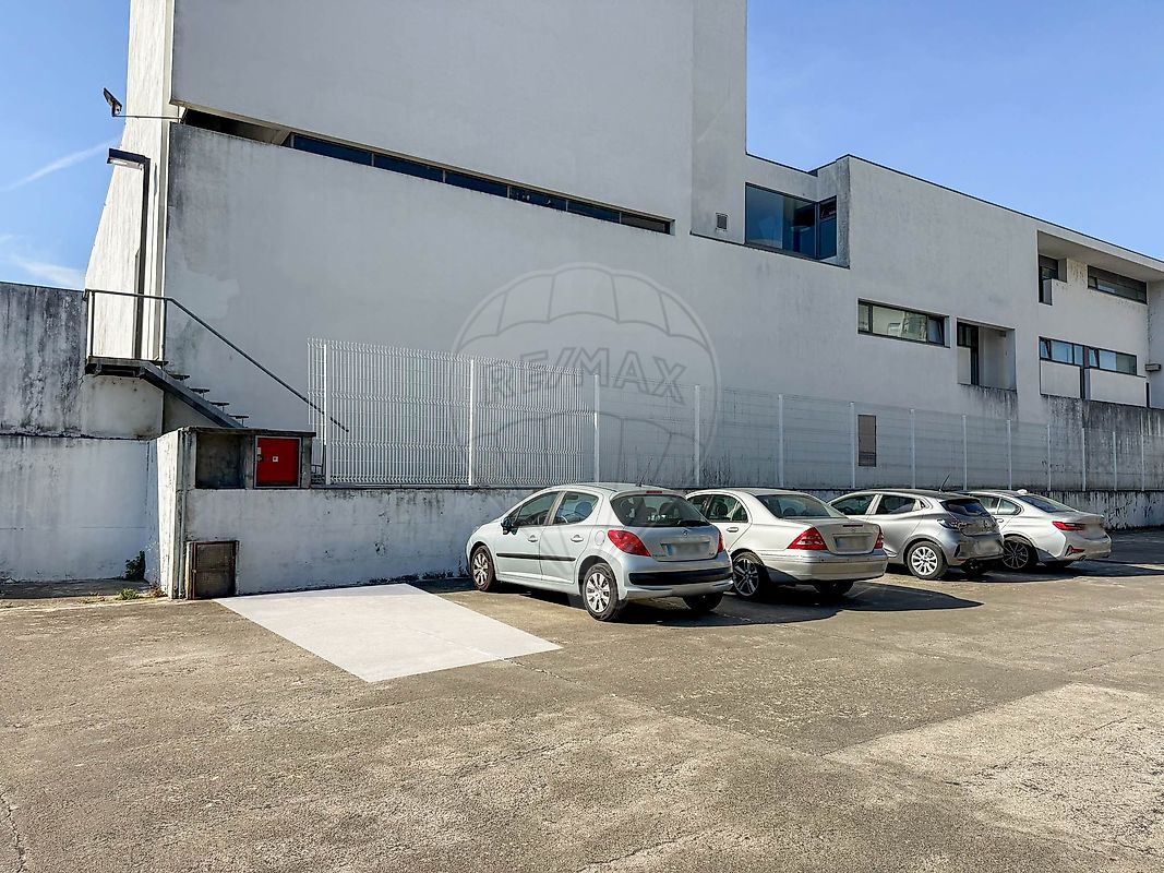 Garagem para arrendar em Amarante