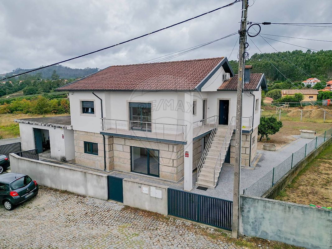 Moradia T4 à venda em Amarante