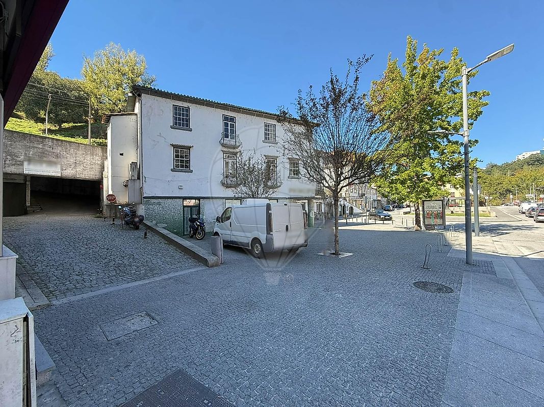 Garagem para arrendar em Amarante