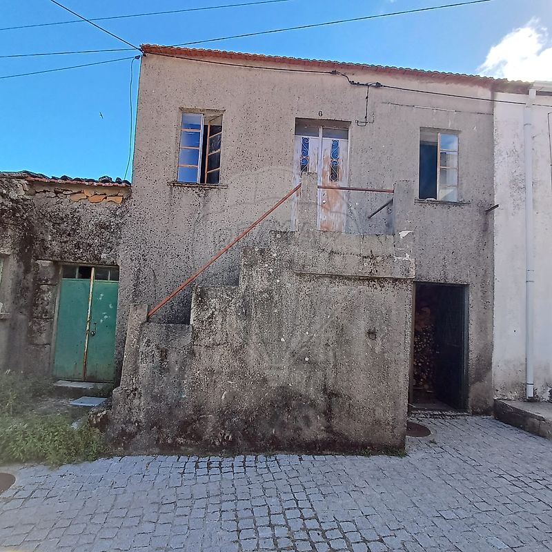 Moradia T3 à venda em Seia