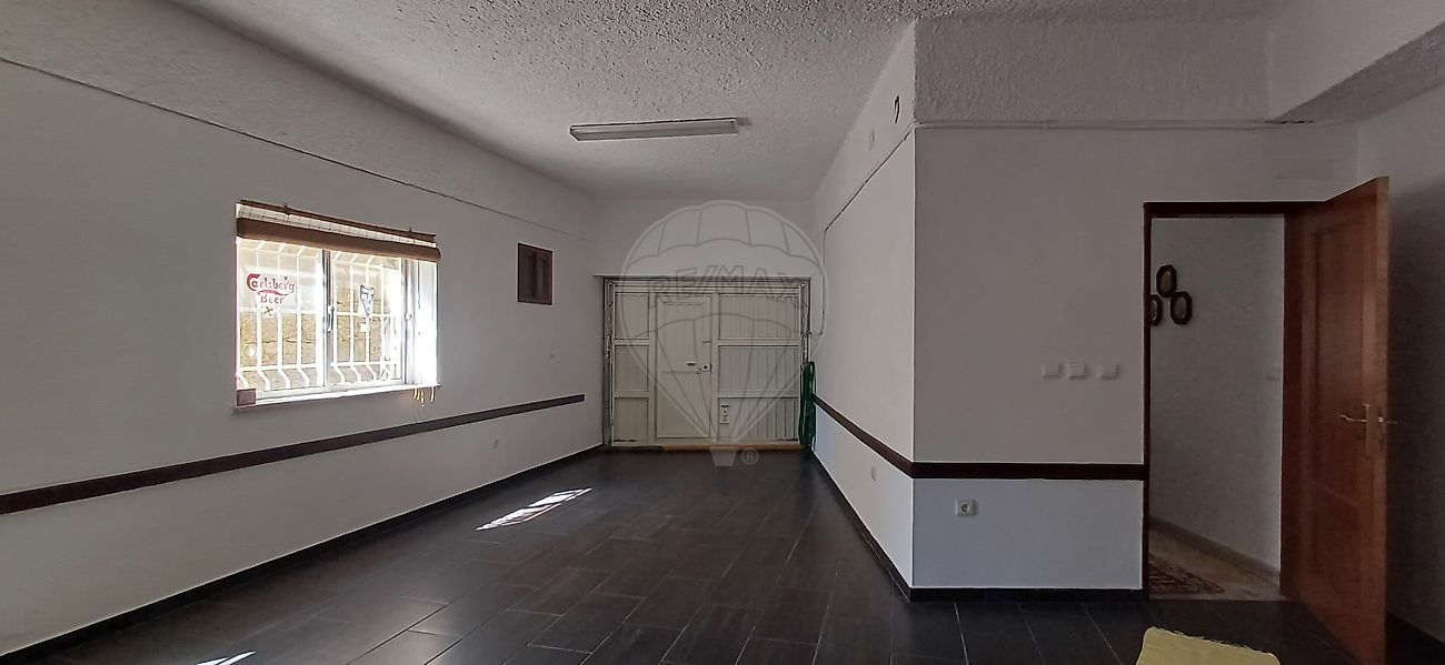 Moradia - Moimenta da Serra e Vinhó, Gouveia, Guarda