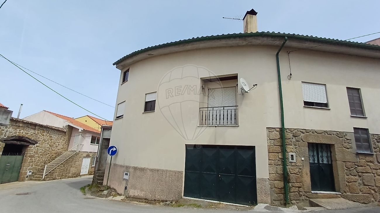 Moradia - Tourais e Lajes, Seia, Guarda