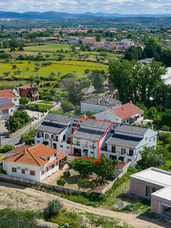 Moradia T4 à venda em Fundão