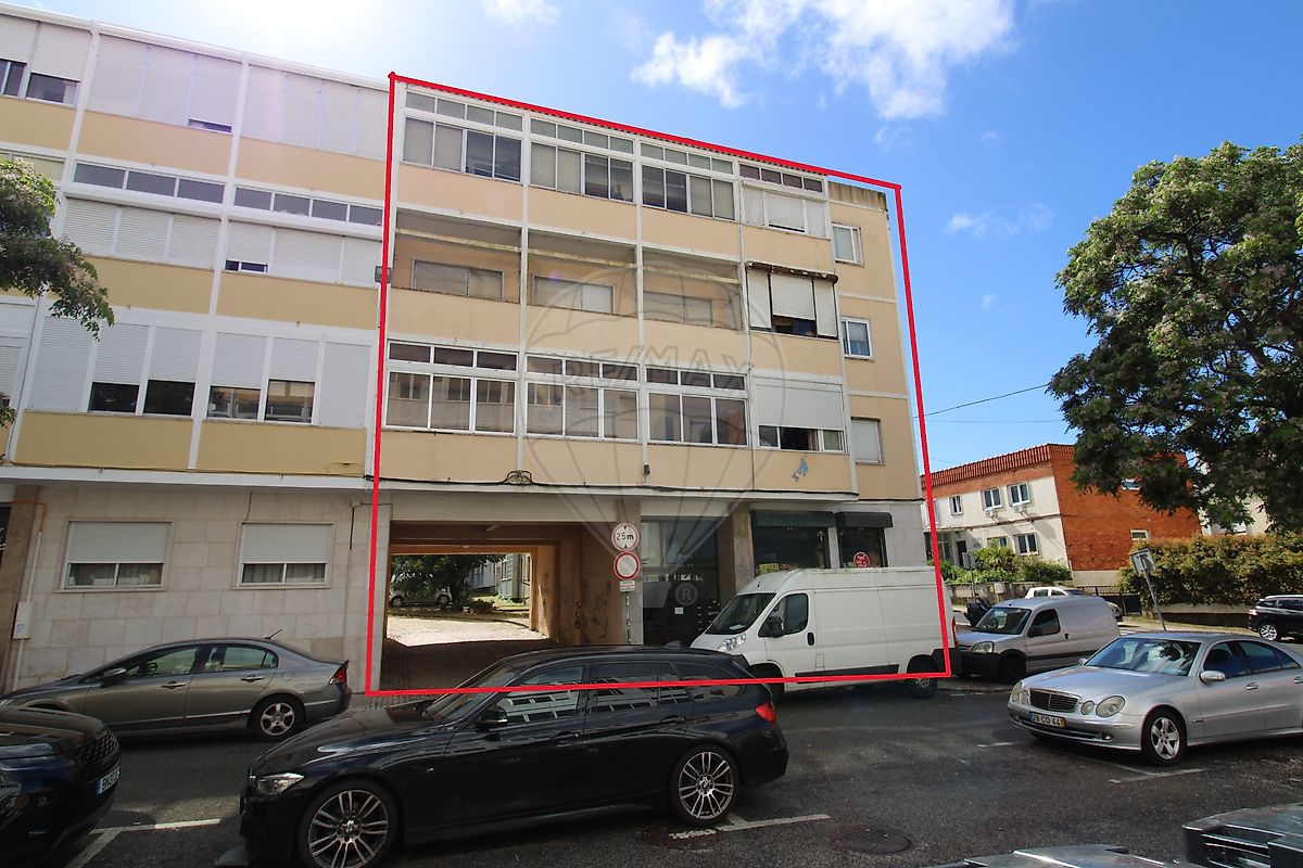 Prédio à venda em Amadora