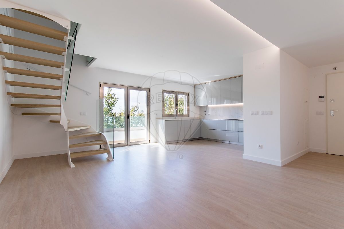 Apartamento T5 à venda em Almada