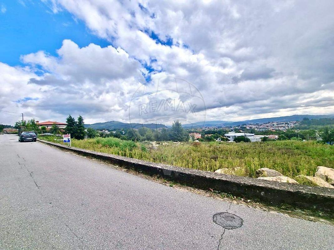 Land for sale in Vila Nova de Famalicão, Portugal — €129,900