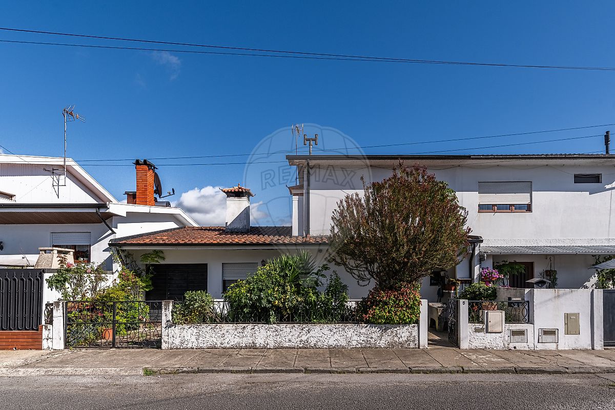 Moradia - Antas e Abade de Vermoim, Vila Nova de Famalicão, Braga