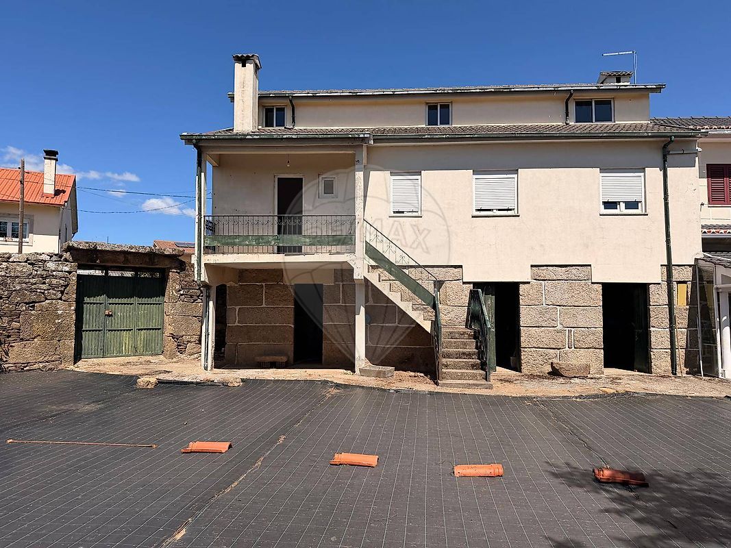 Moradia T3 - Constantim e Vale de Nogueiras, Vila Real, Vila Real