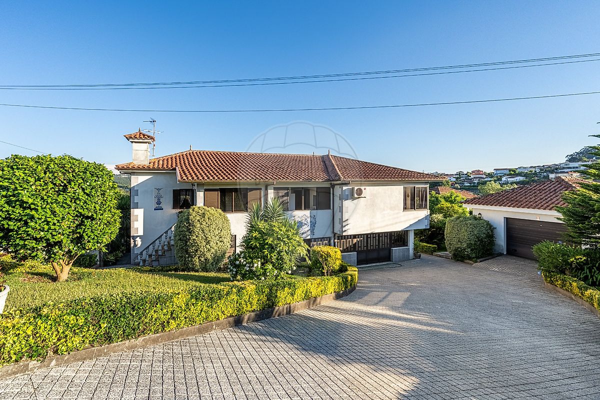 Apartamento T4 à venda em Vila Nova de Famalicão