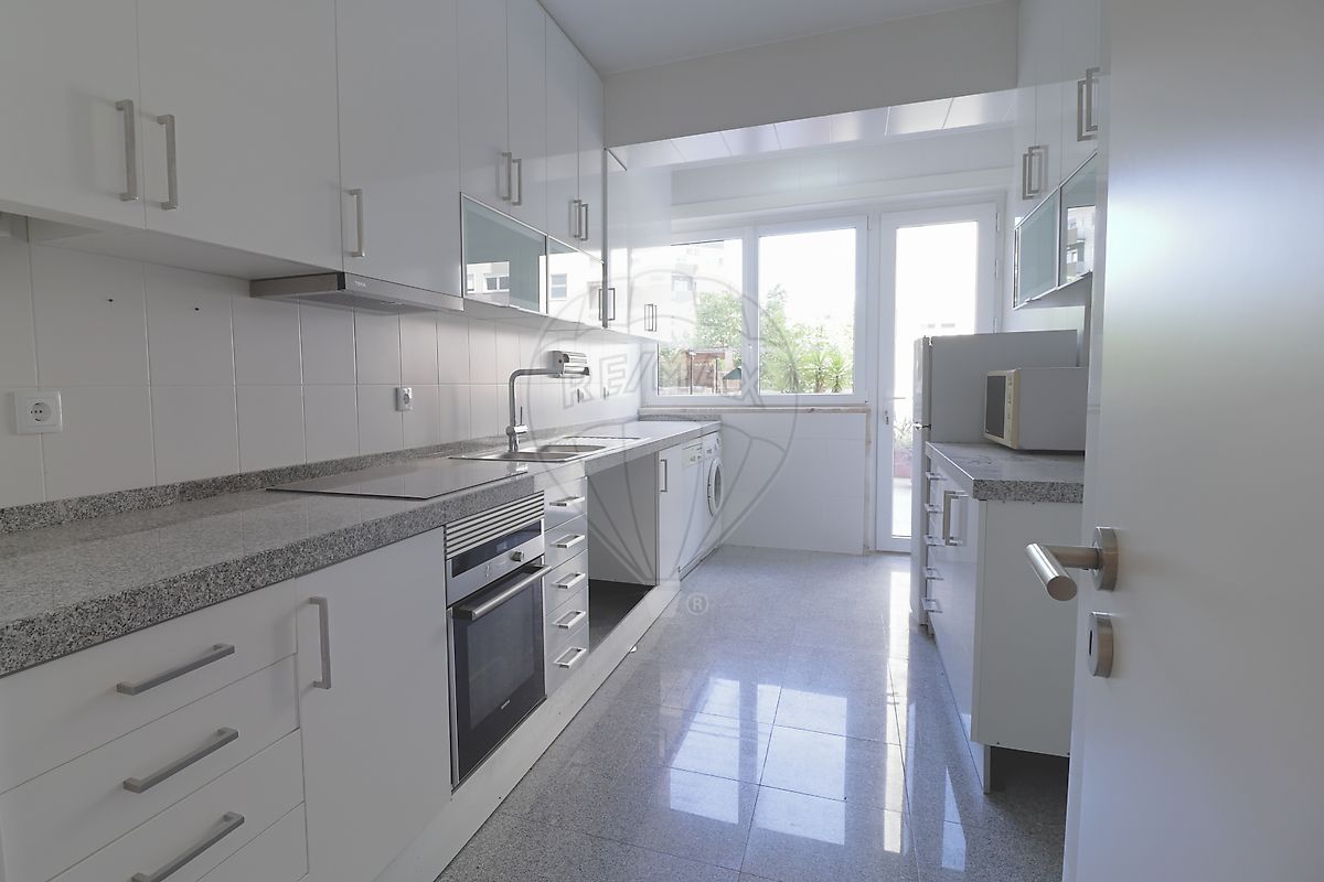 Apartamento T6 em Lumiar 2