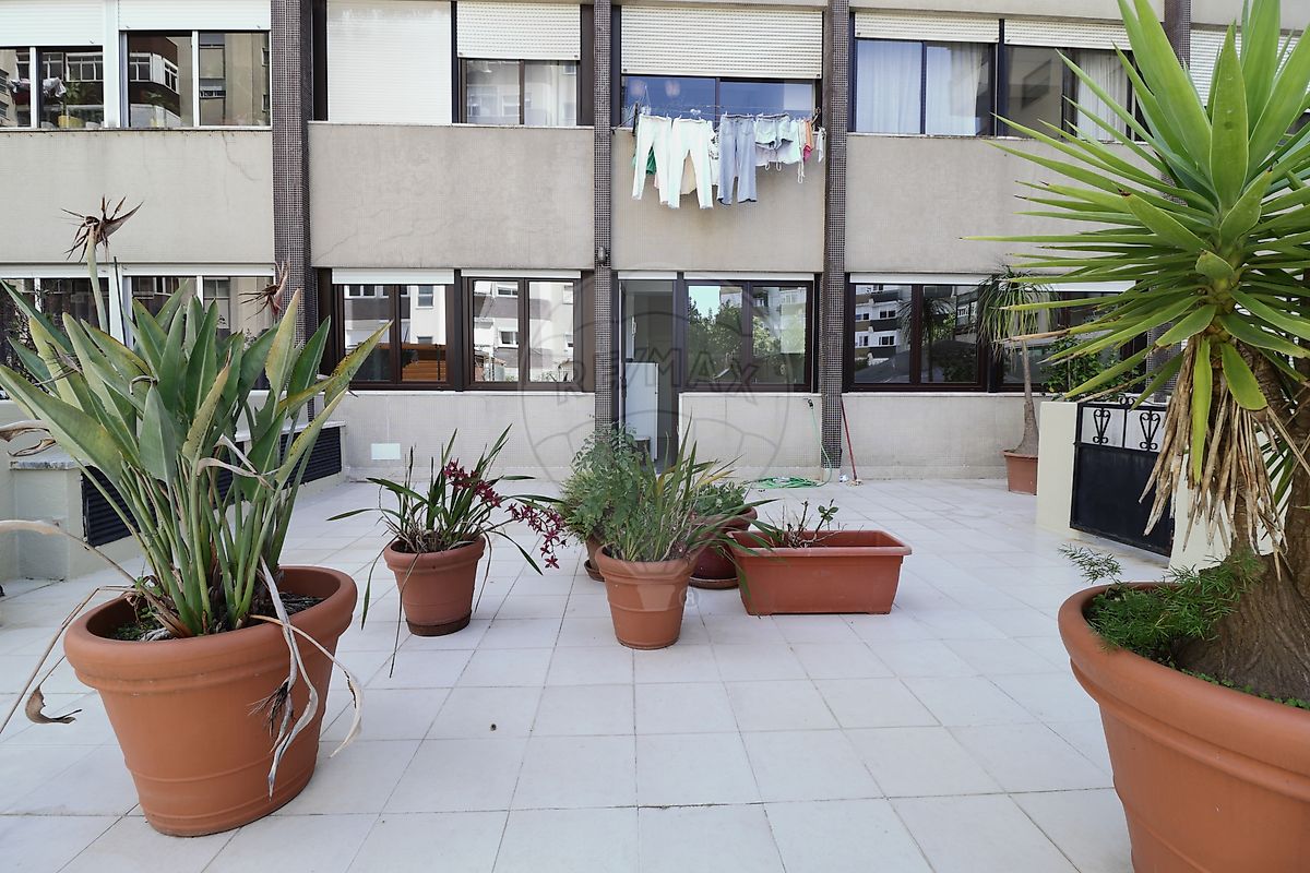 Apartamento T6 em Lumiar 6