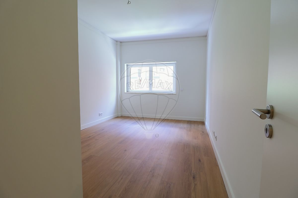 Apartamento T6 em Lumiar 13