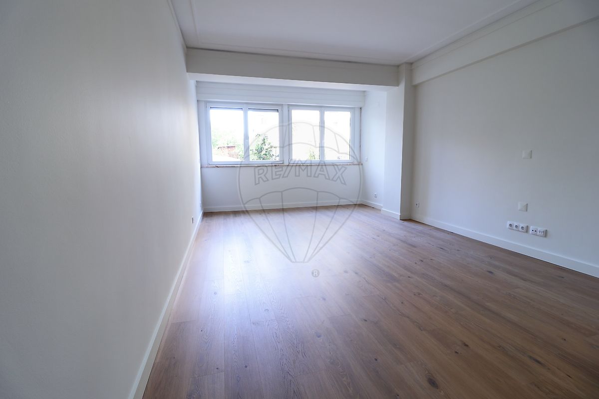 Apartamento T6 em Lumiar 9