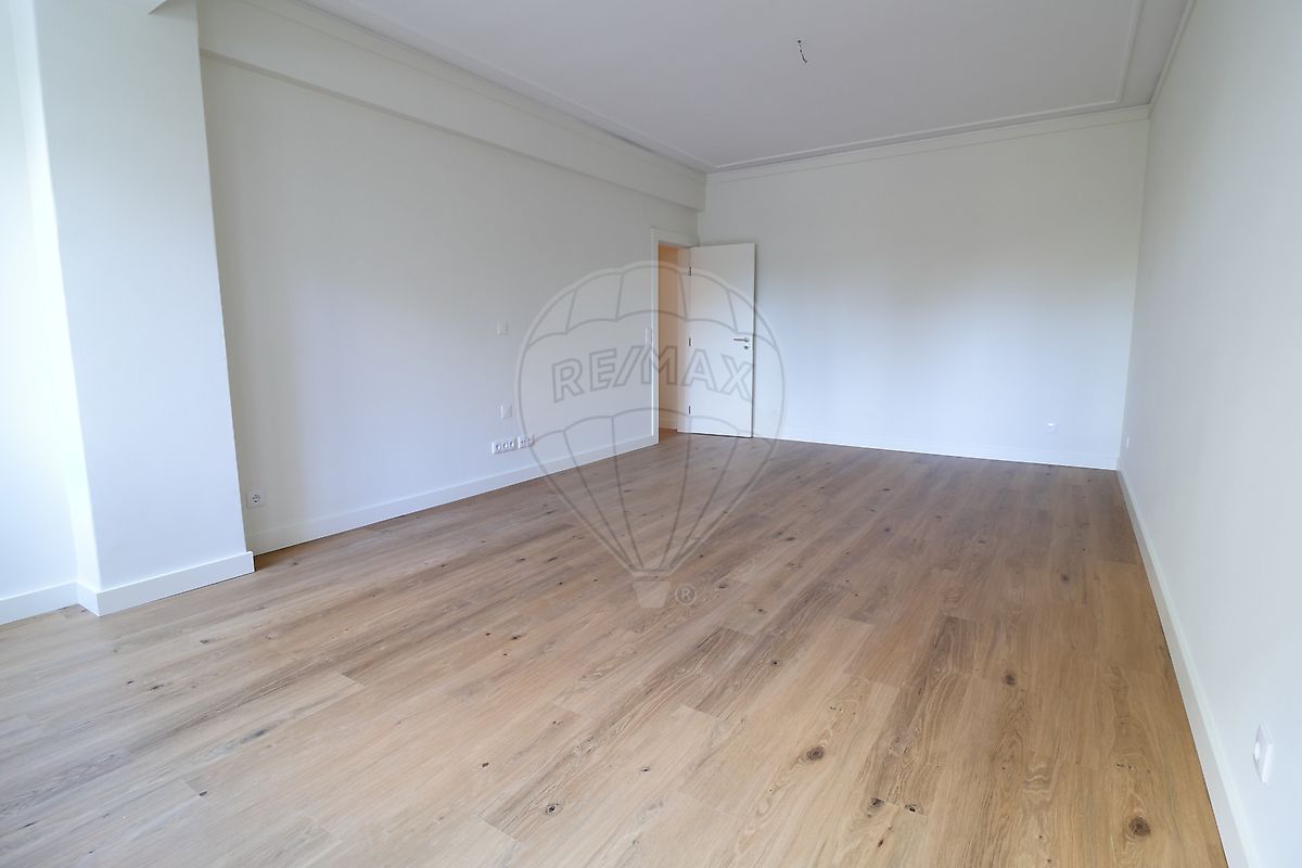 Apartamento T6 em Lumiar 8