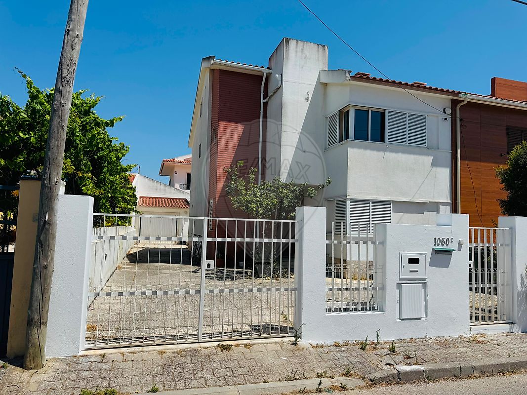 Apartamento T4 à venda em Seixal