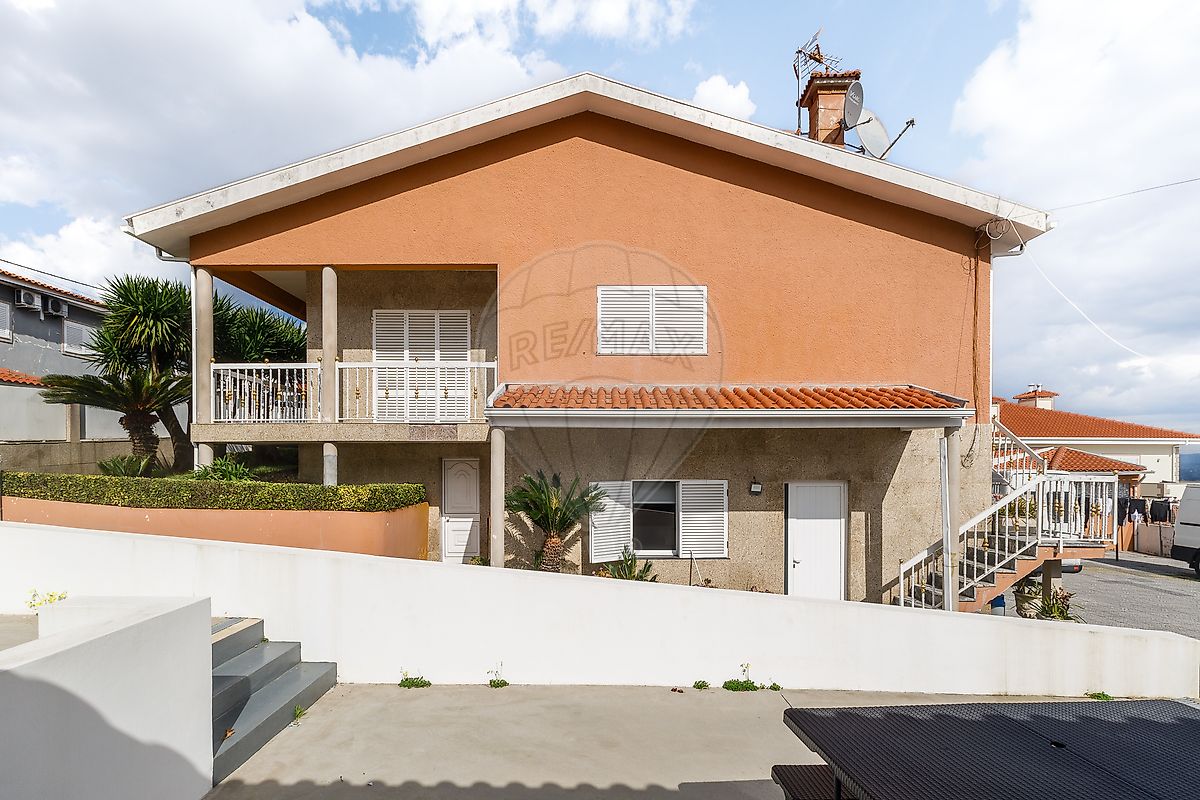 Moradia T4 à venda em Vila Nova de Famalicão