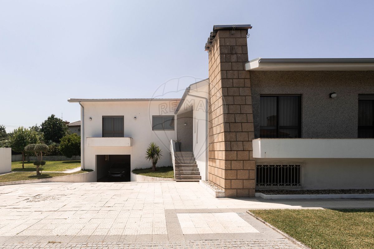 Moradia T5 para venda