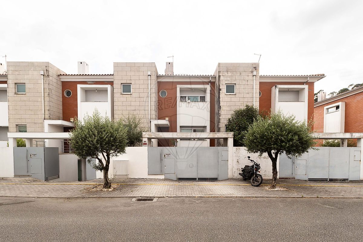 Moradia T4 para venda