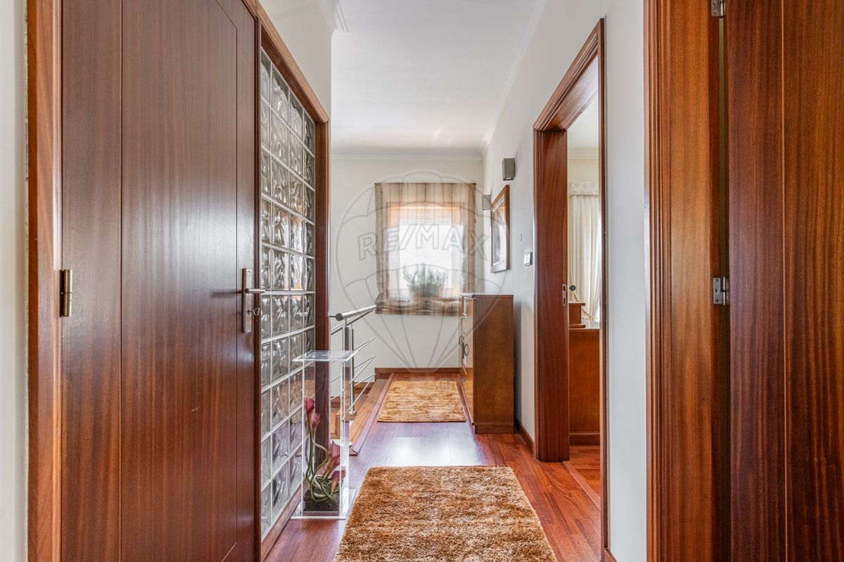 listing 126531008-83 picture-0
