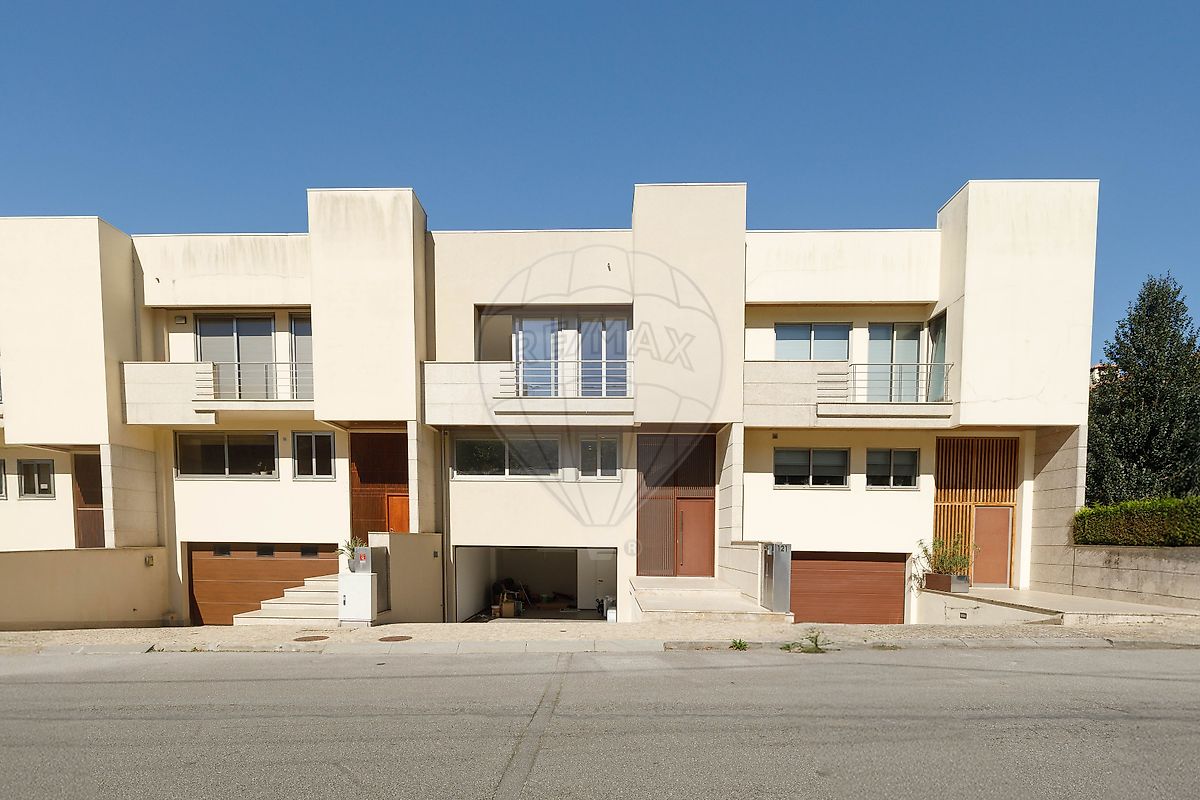 Moradia T5 para venda