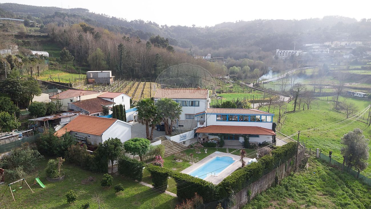 Moradia T8 à venda em Braga