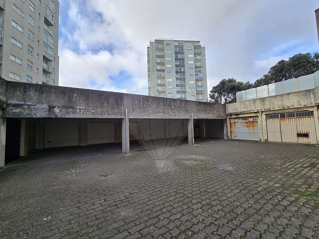 Garagem à venda em Vila do Conde