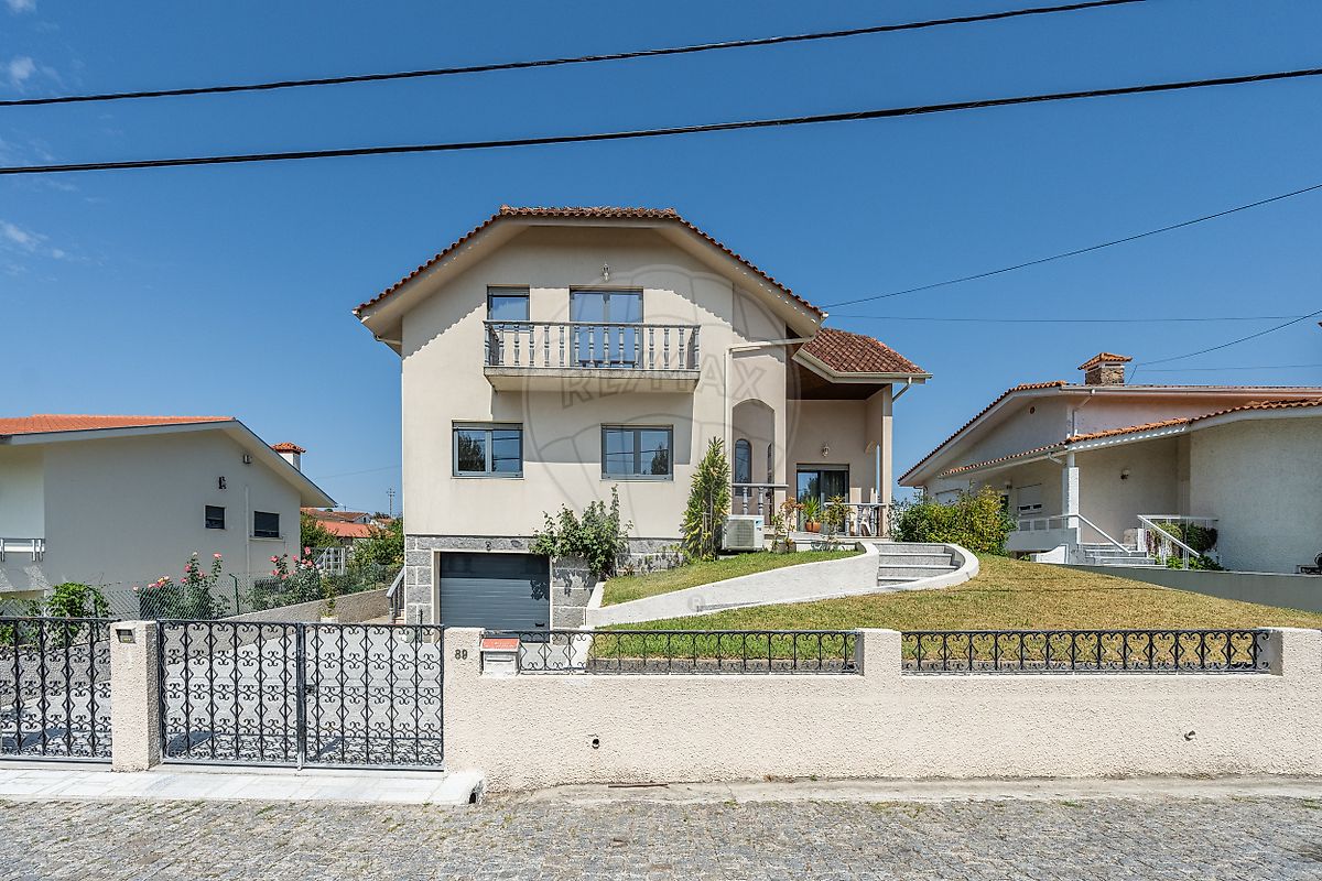 Apartamento T4 à venda em Vila Nova de Famalicão