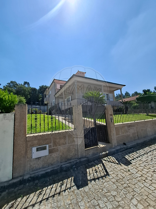 Apartamento T4 à venda em Vila Nova de Famalicão