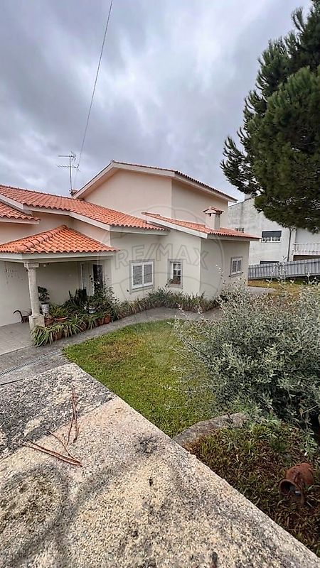 Apartamento T4 à venda em Vila Nova de Famalicão