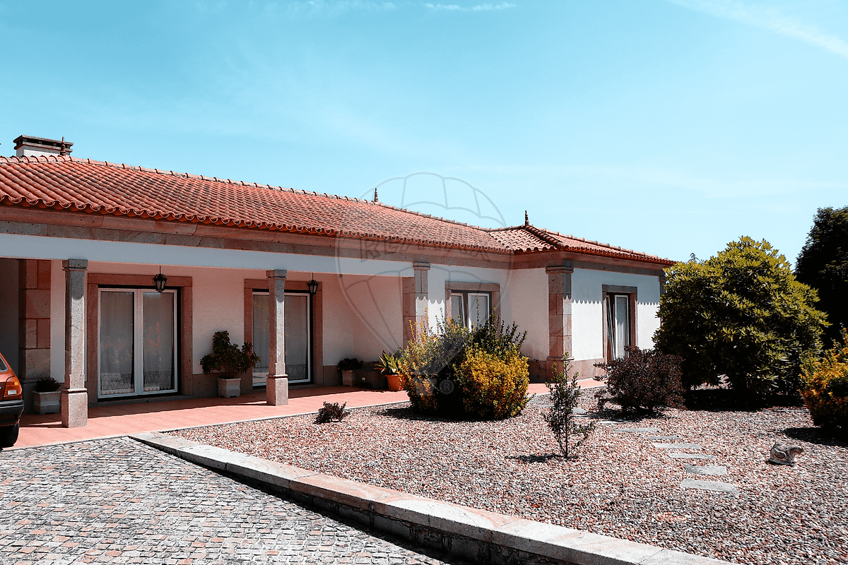 Moradia T5 para venda