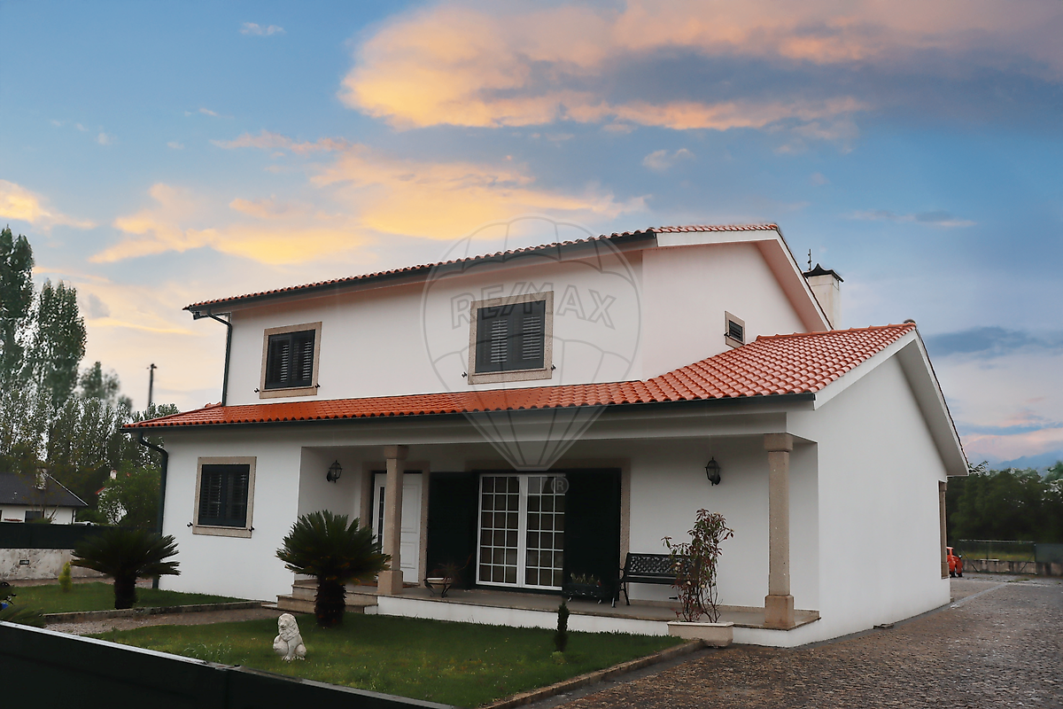 Moradia T5 para venda