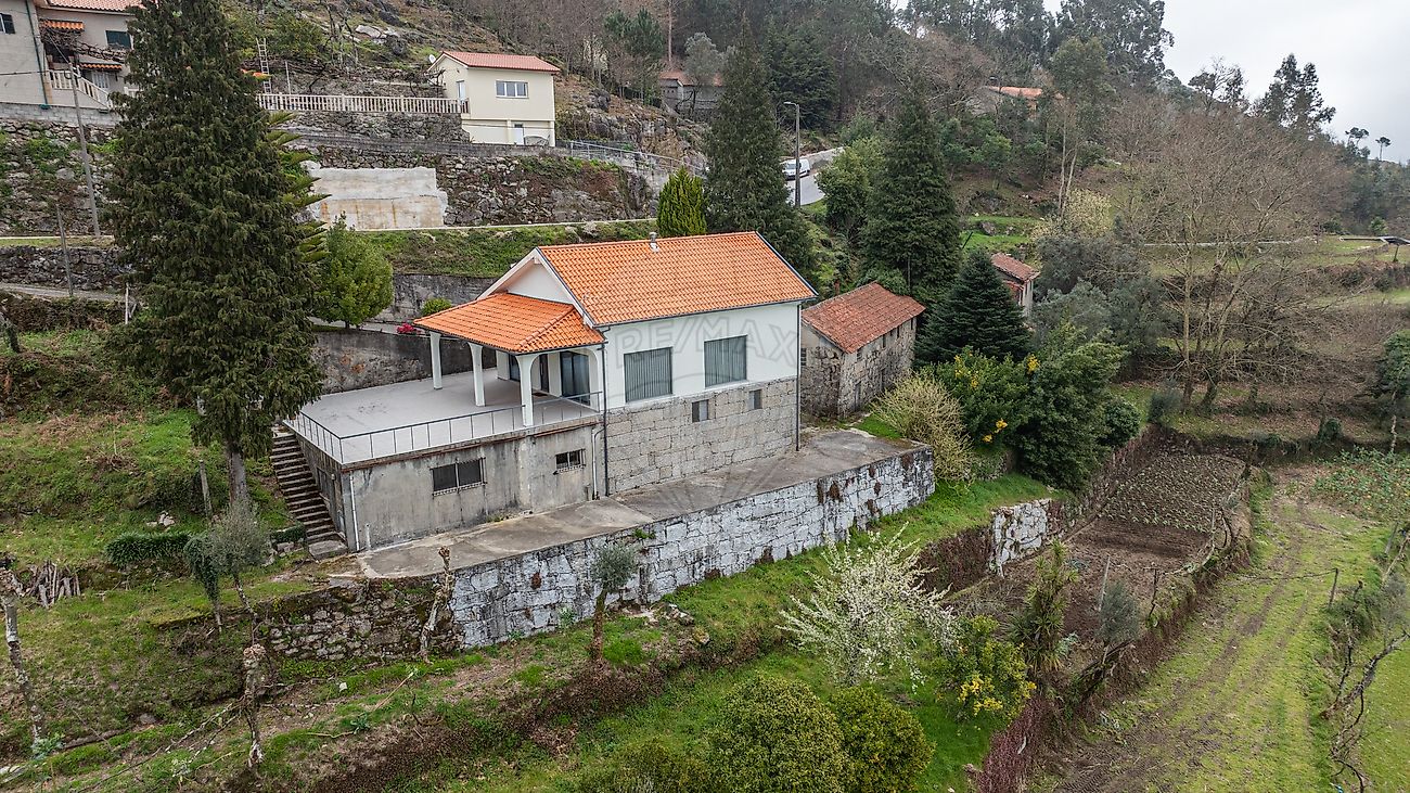 Moradia - Valdosende, Terras de Bouro, Braga
