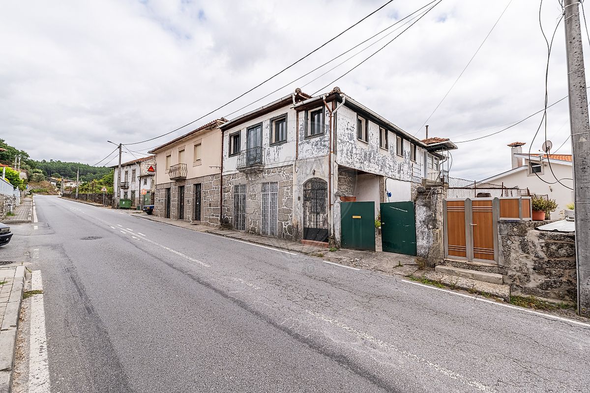 Apartamento T5 à venda em Póvoa de Lanhoso