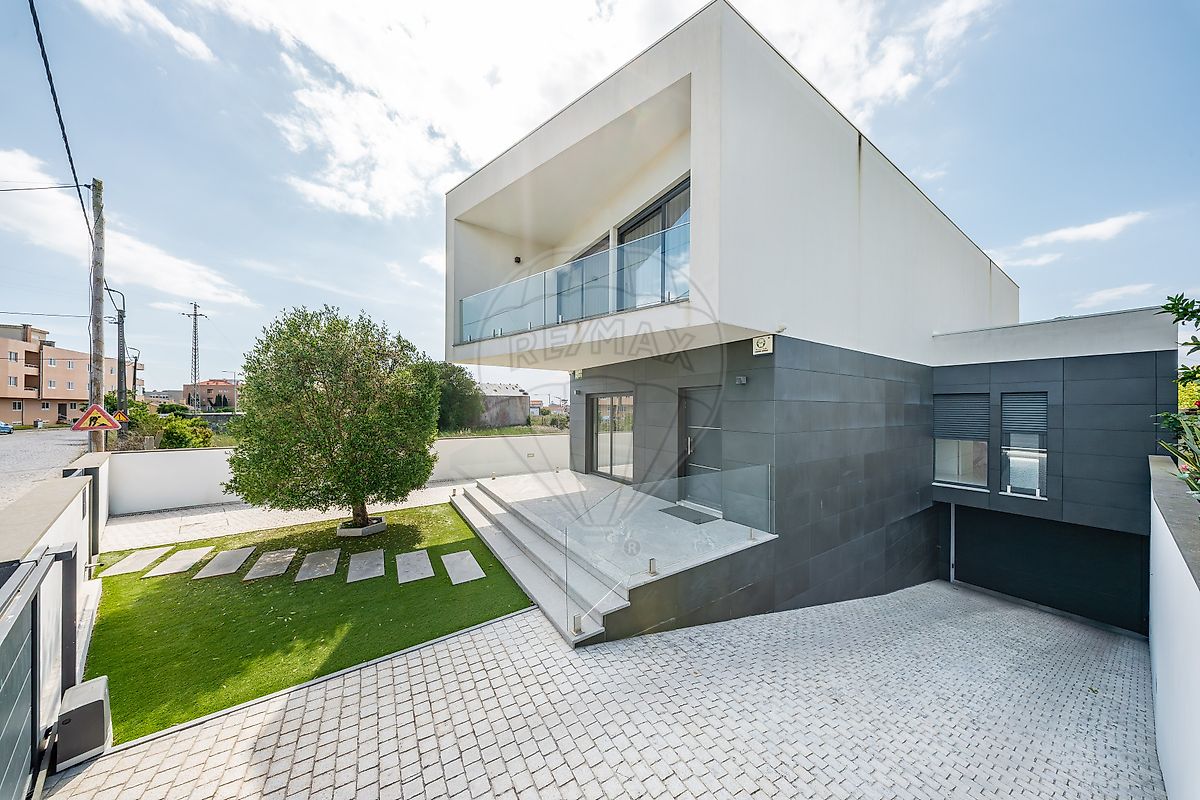 Moradia T4 à venda em Vila Nova de Gaia