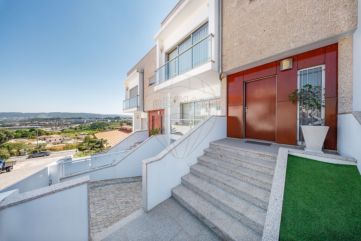 Apartamento T3 à venda em Lousada
