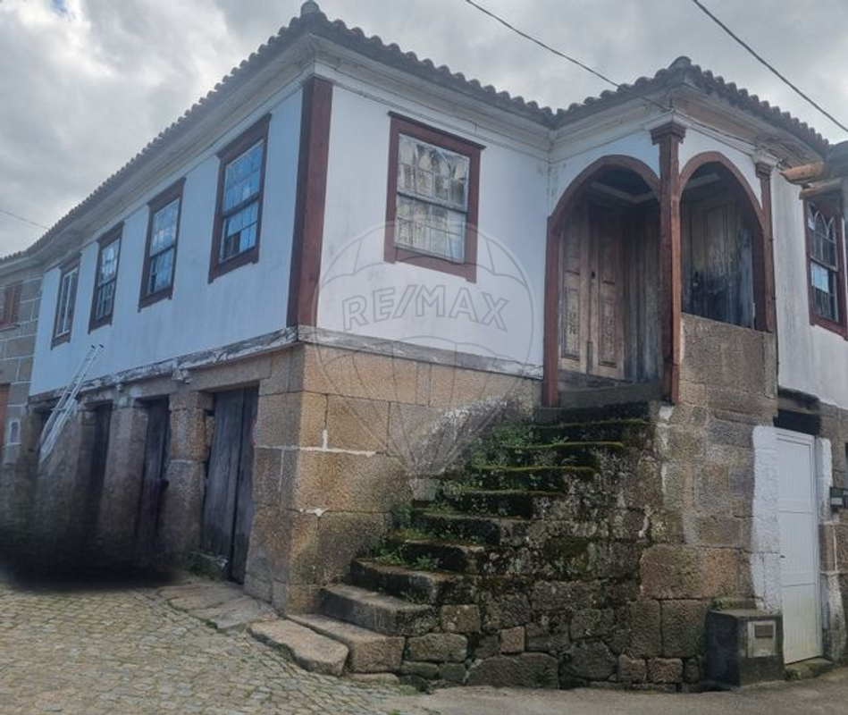 Moradia T5 para venda