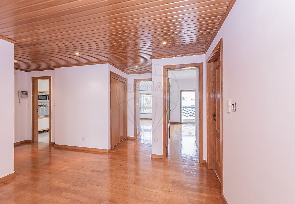 Apartamento T3 para arrendar em Oeiras