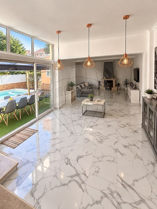 Apartamento T3 à venda em Almada