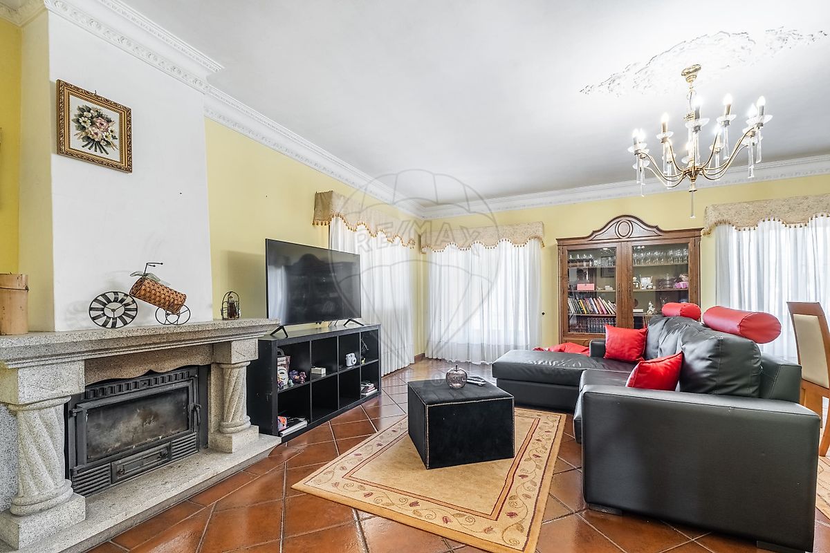 listing 126631003-154 picture-0