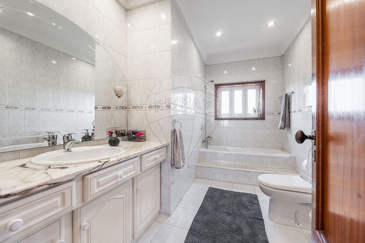 listing 126631003-154 picture-0